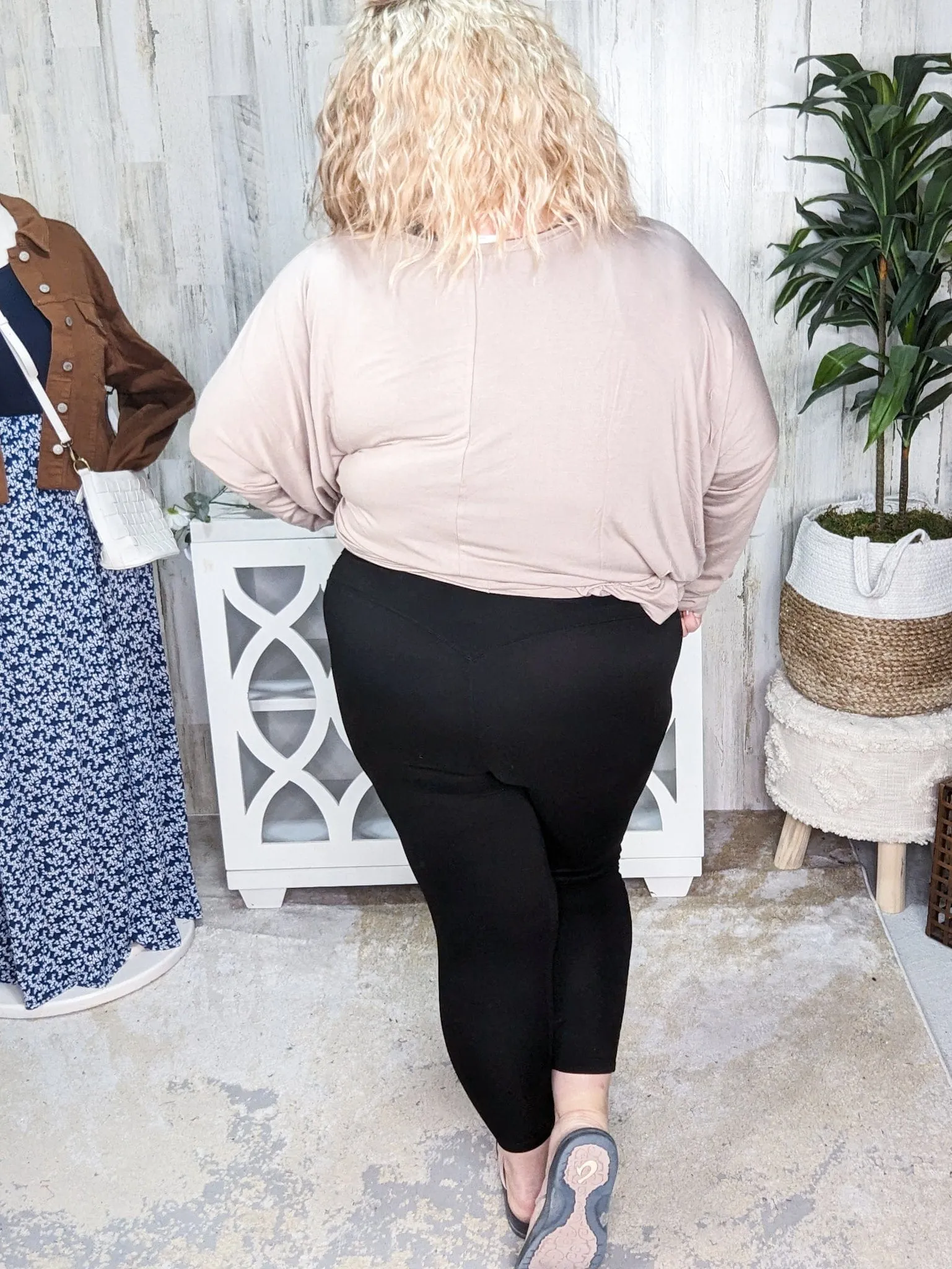 Brushed Basic Leggings w/Booty Enhancing Seam