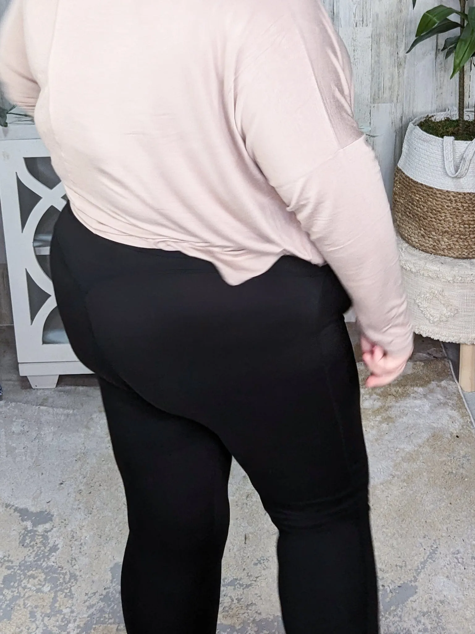 Brushed Basic Leggings w/Booty Enhancing Seam