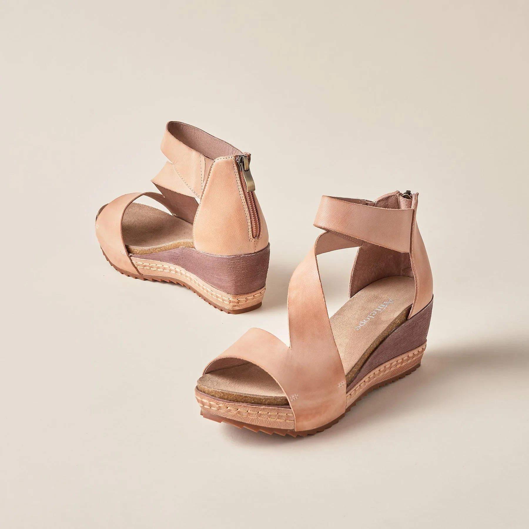 Davi Wedge Sandals