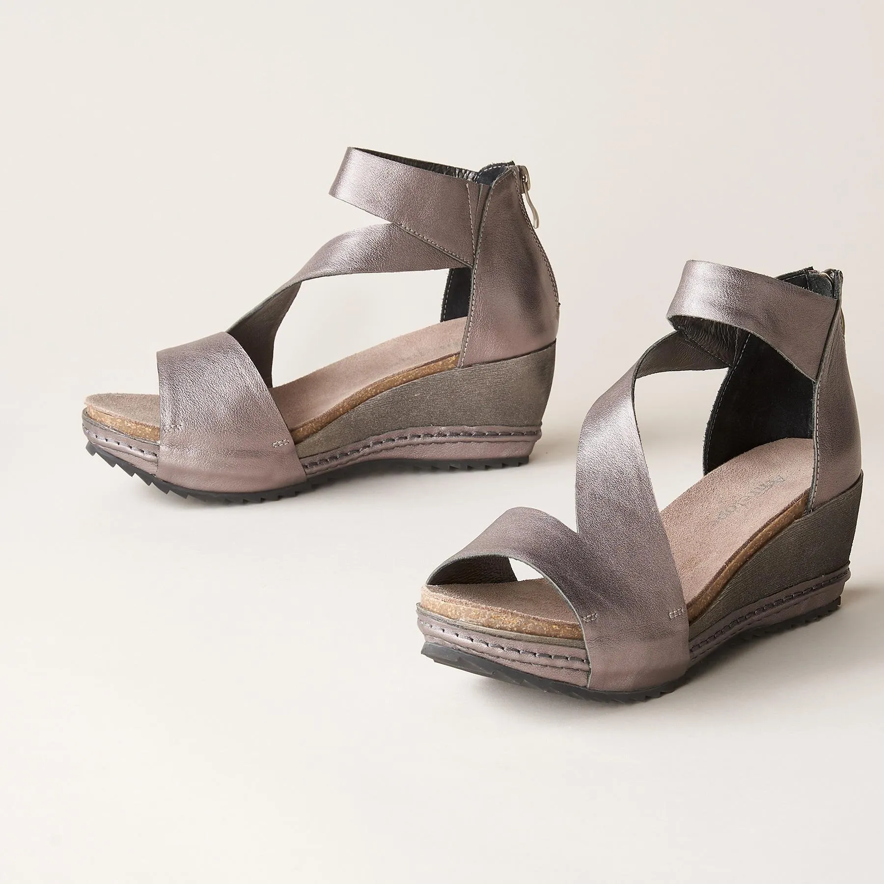 Davi Wedge Sandals