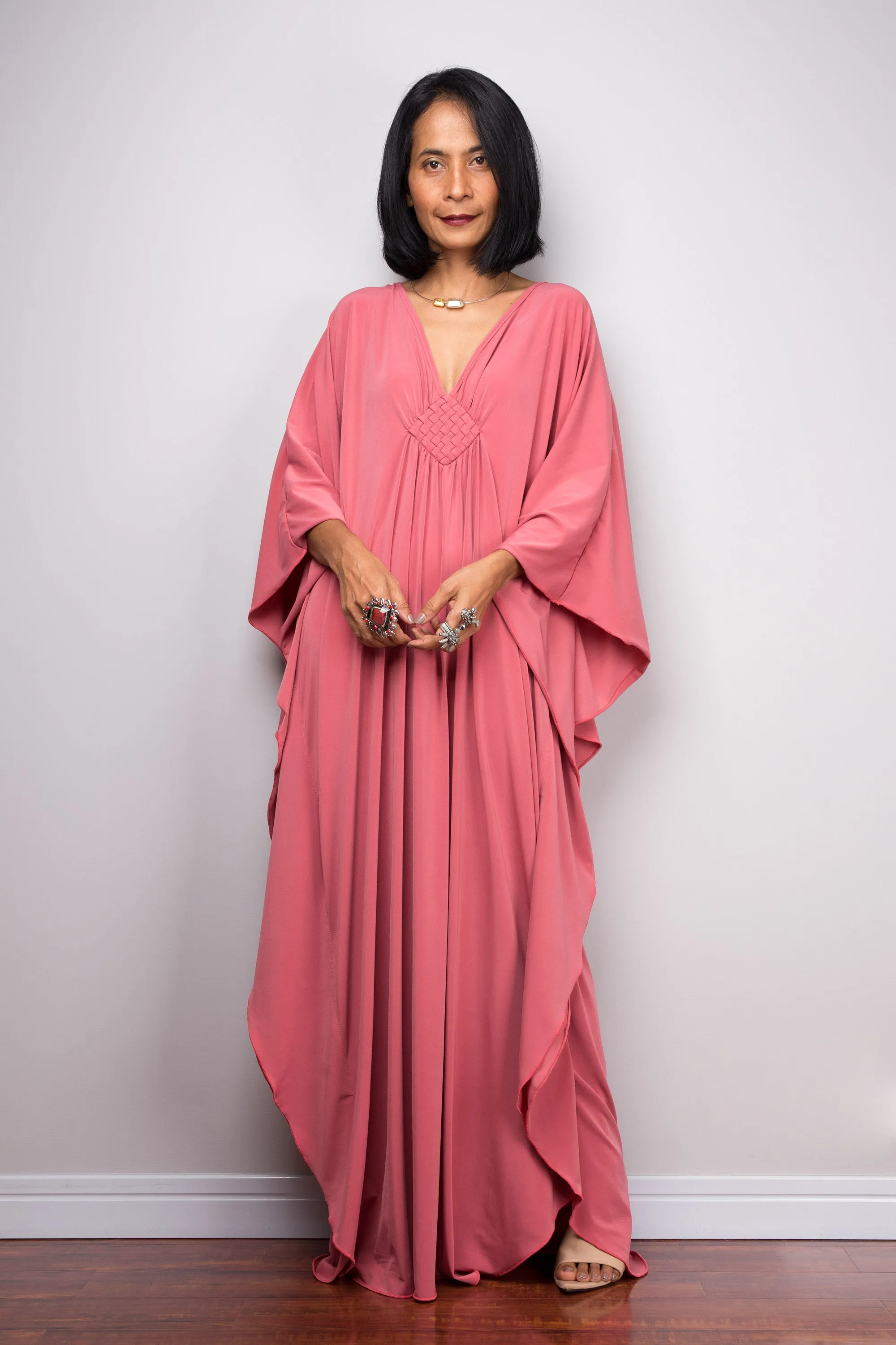 Elegant Pink Kaftan with Batwing Sleeves