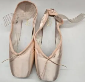 La Pointe -- Pointe Shoe -- Pink Satin