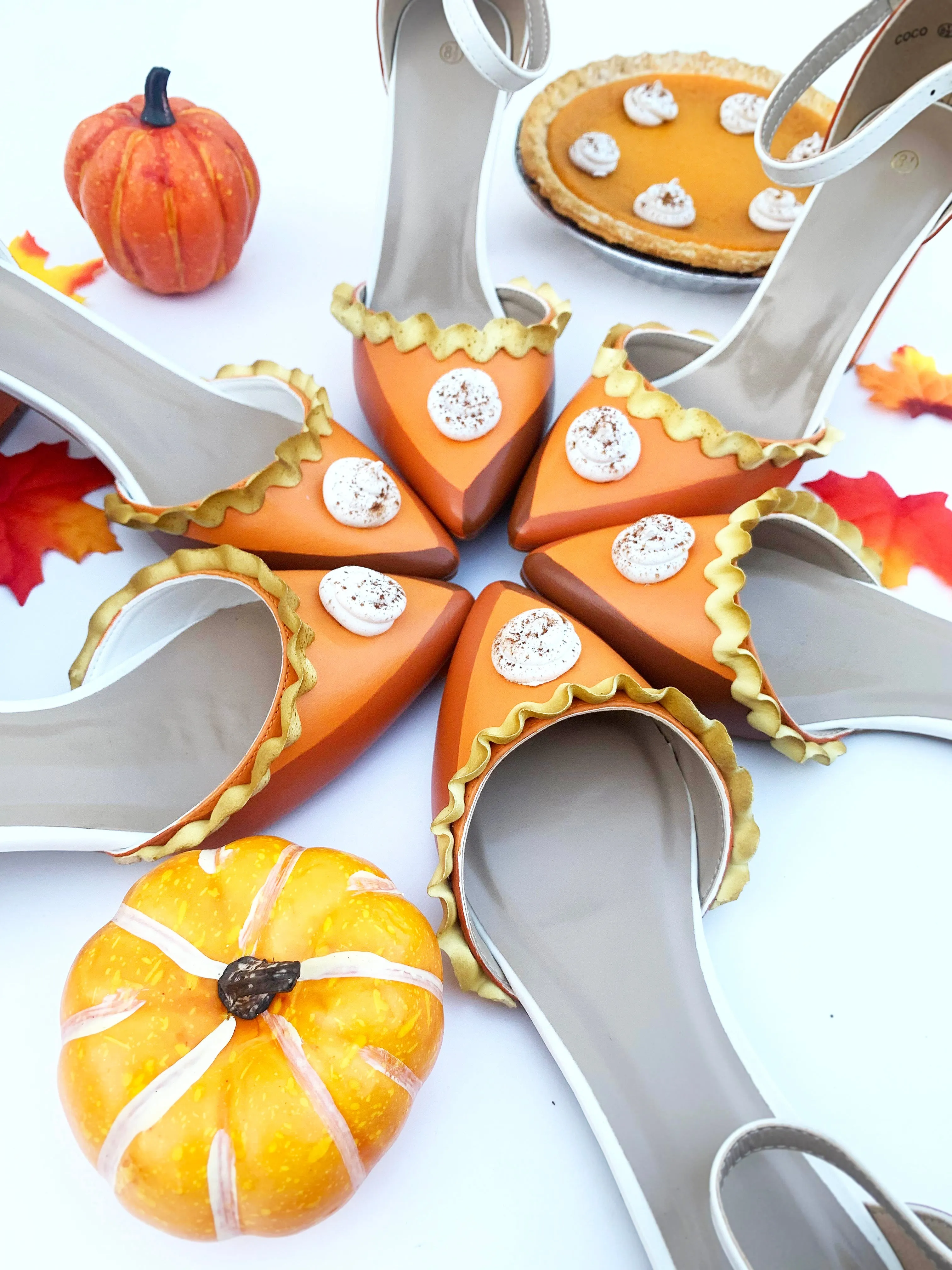 Limited Edition Pumpkin Pie 2.5'' Heels Sz 6