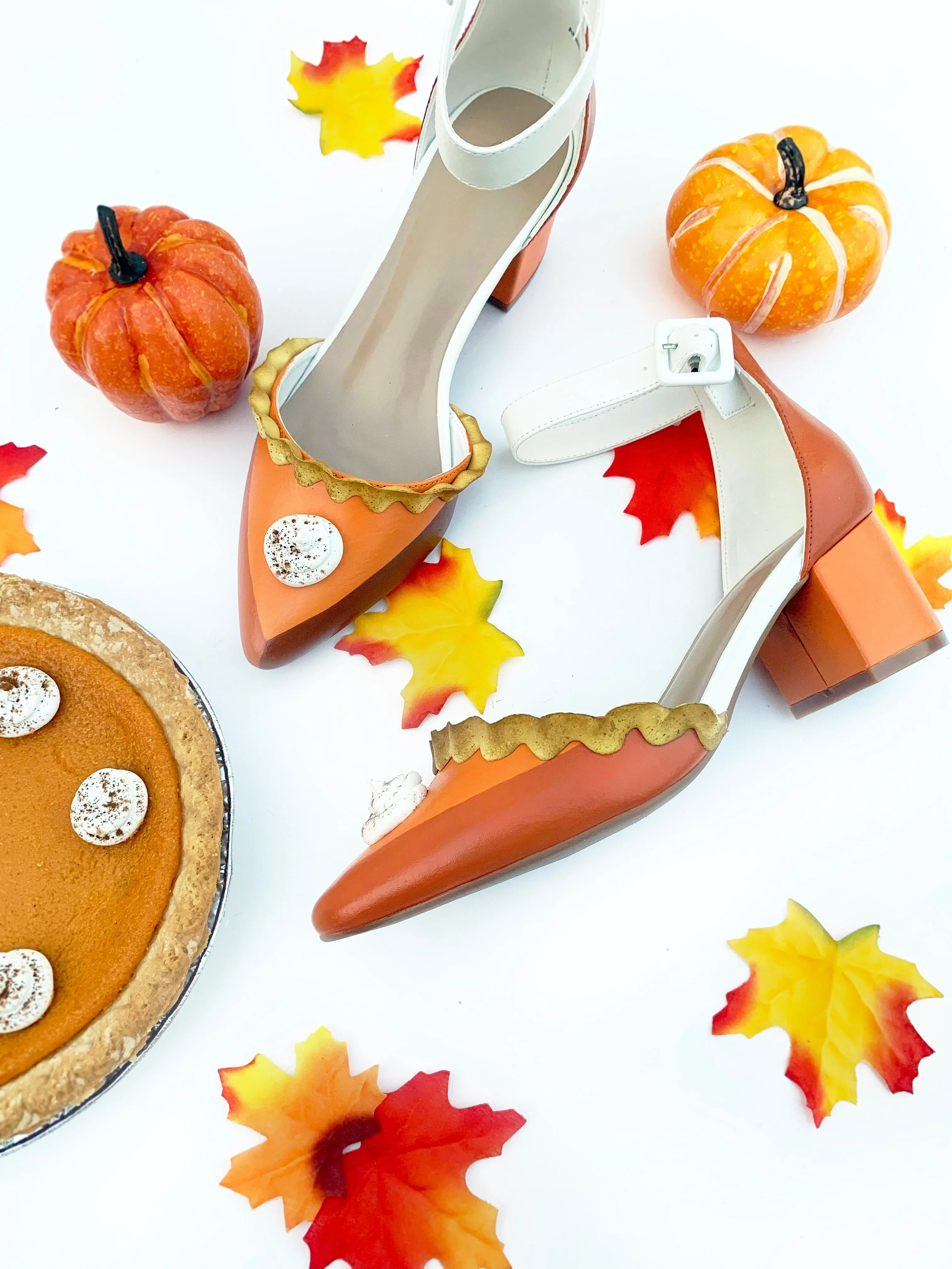 Limited Edition Pumpkin Pie 2.5'' Heels Sz 6