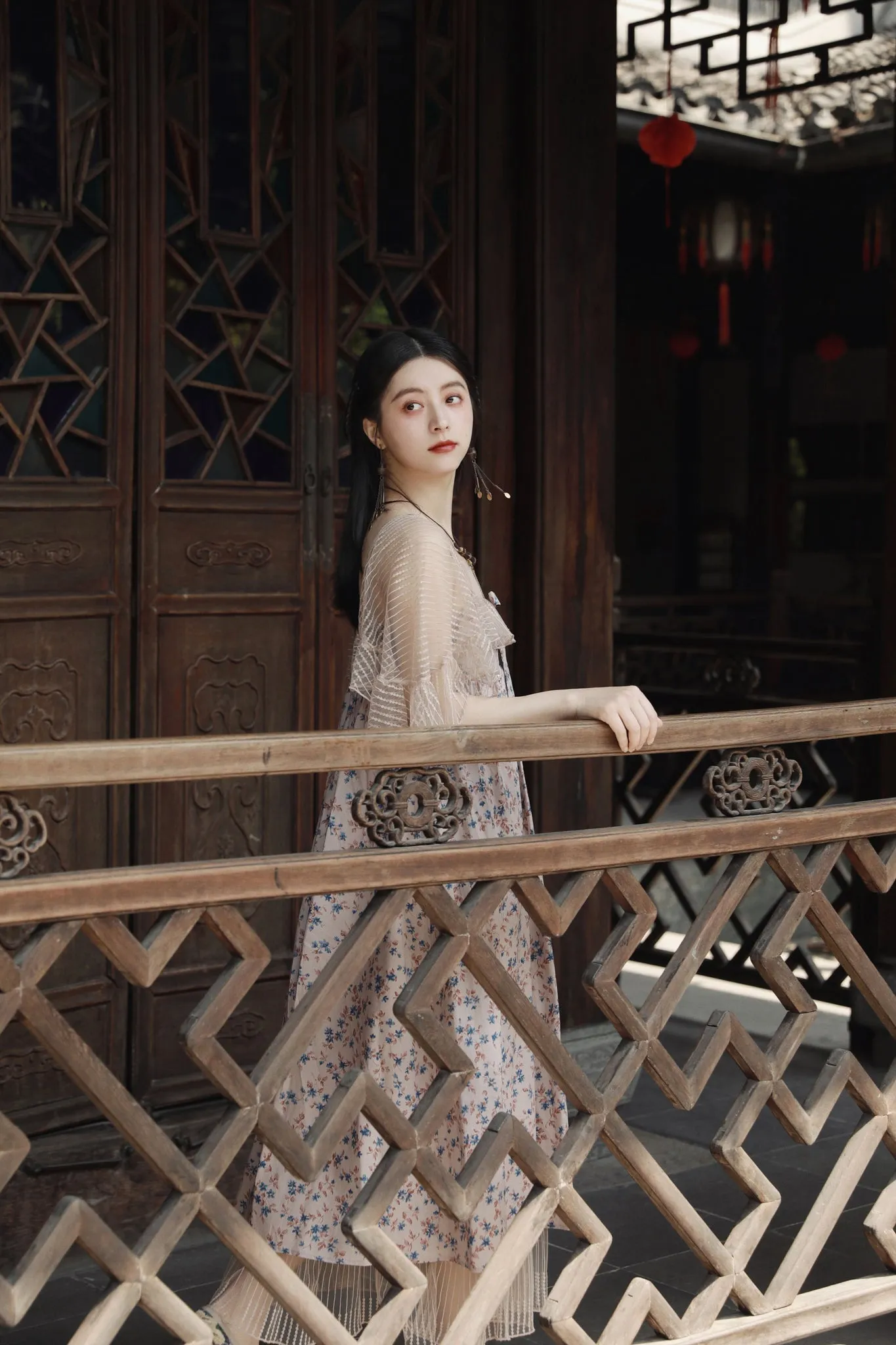 Molifusu | Lam Shawl Lace Dress