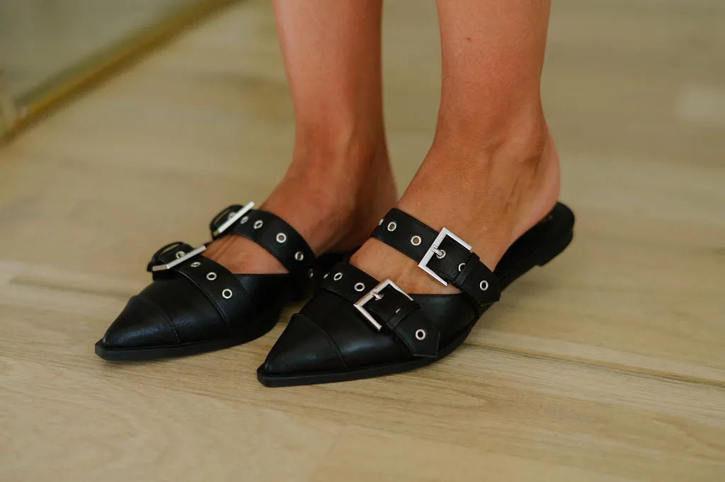 Swirl Buckle Flat-Black/MODEL PAIR SIZE 8