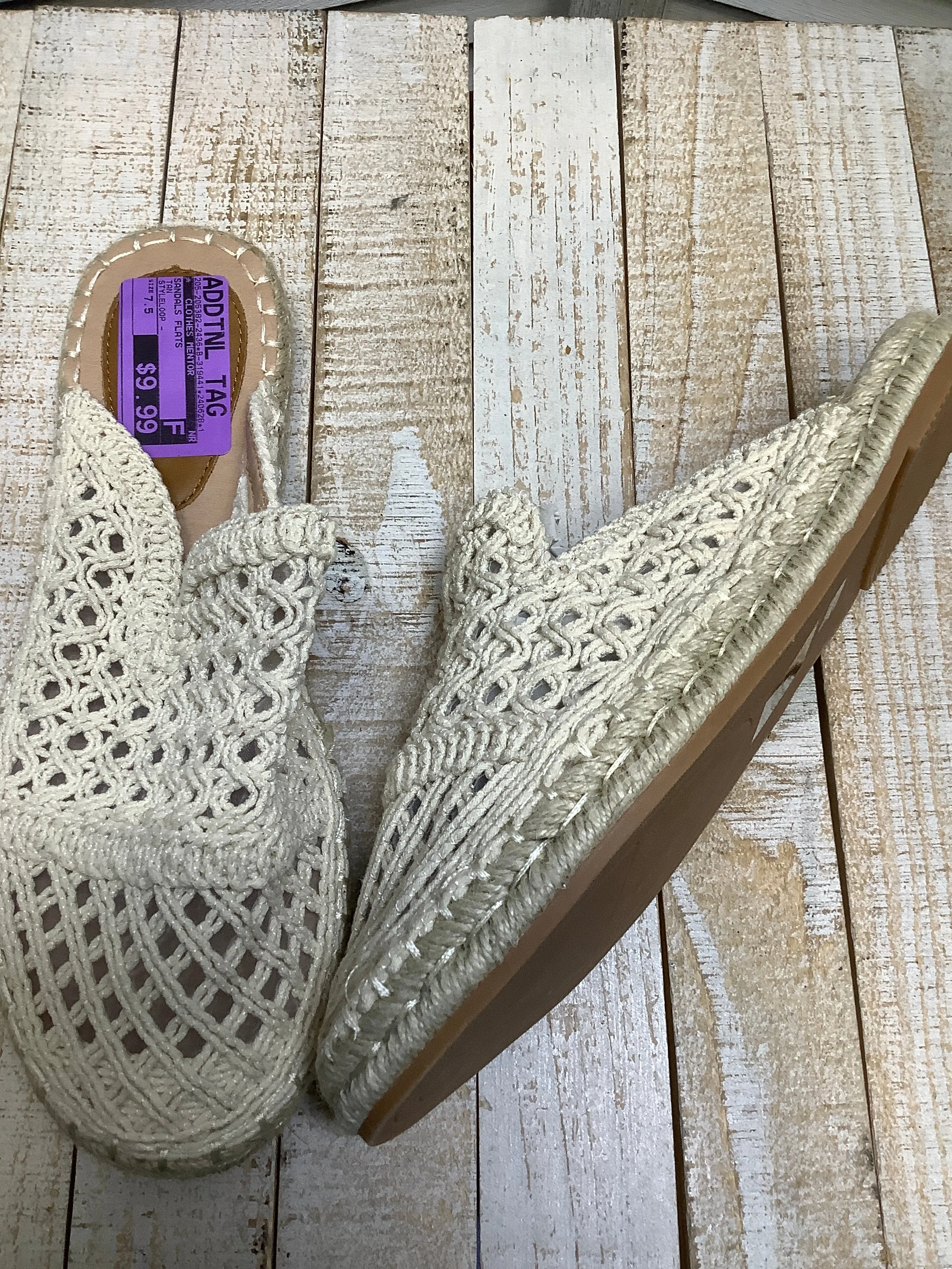 Tan Sandals Flats Clothes Mentor, Size 7.5